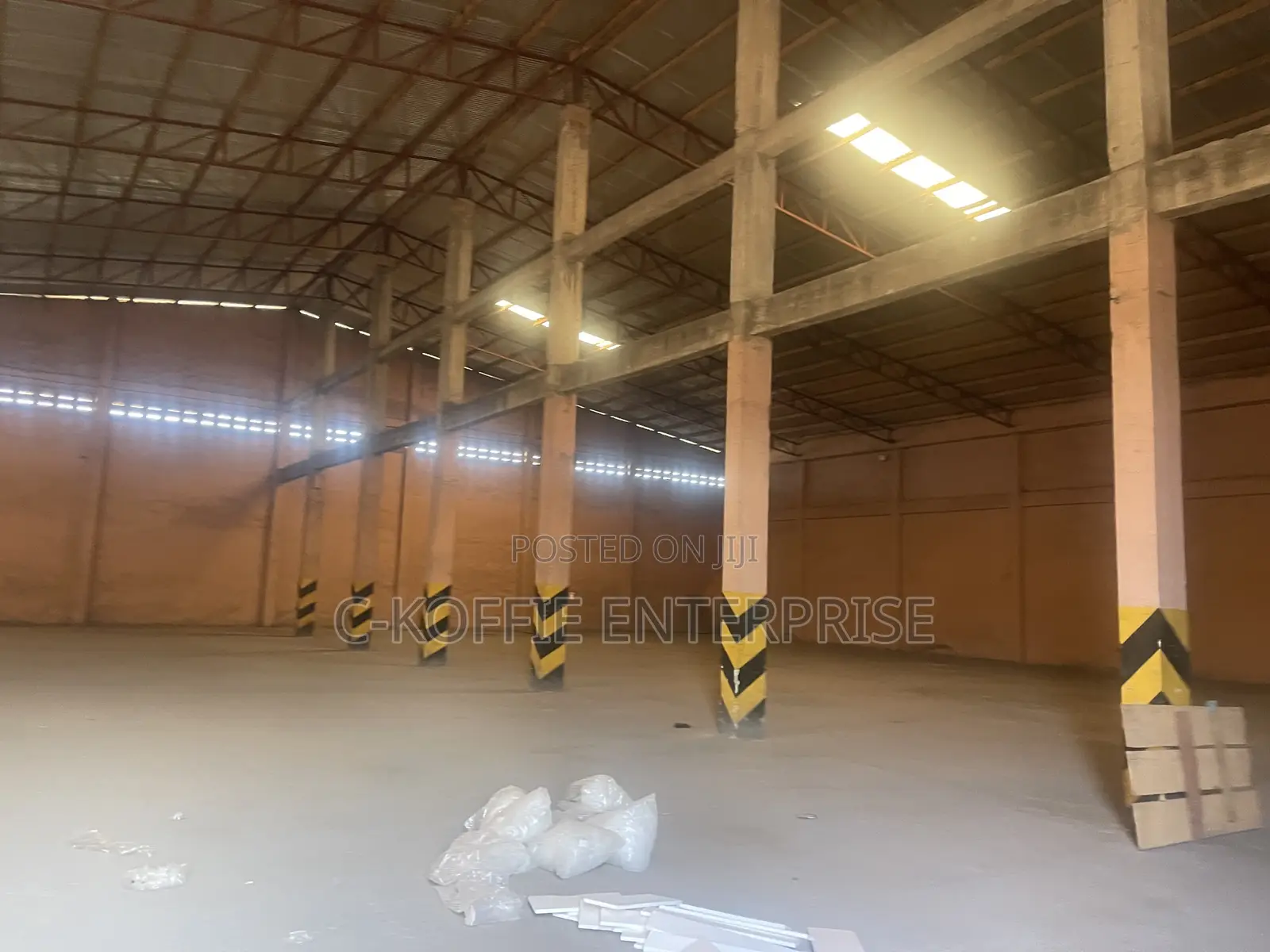 1, 200 Warehouse at Circle for Rent