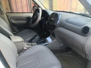 Toyota RAV4 2005 White
