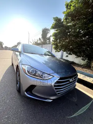 Hyundai Elantra SE Sedan FWD (2.0L 4cyl 6M) 2017 Silver