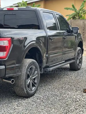 Ford F-150 LARIAT 2023 Black