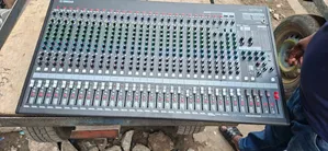 Yamaha (MGP32X) 32 Channel Mixer