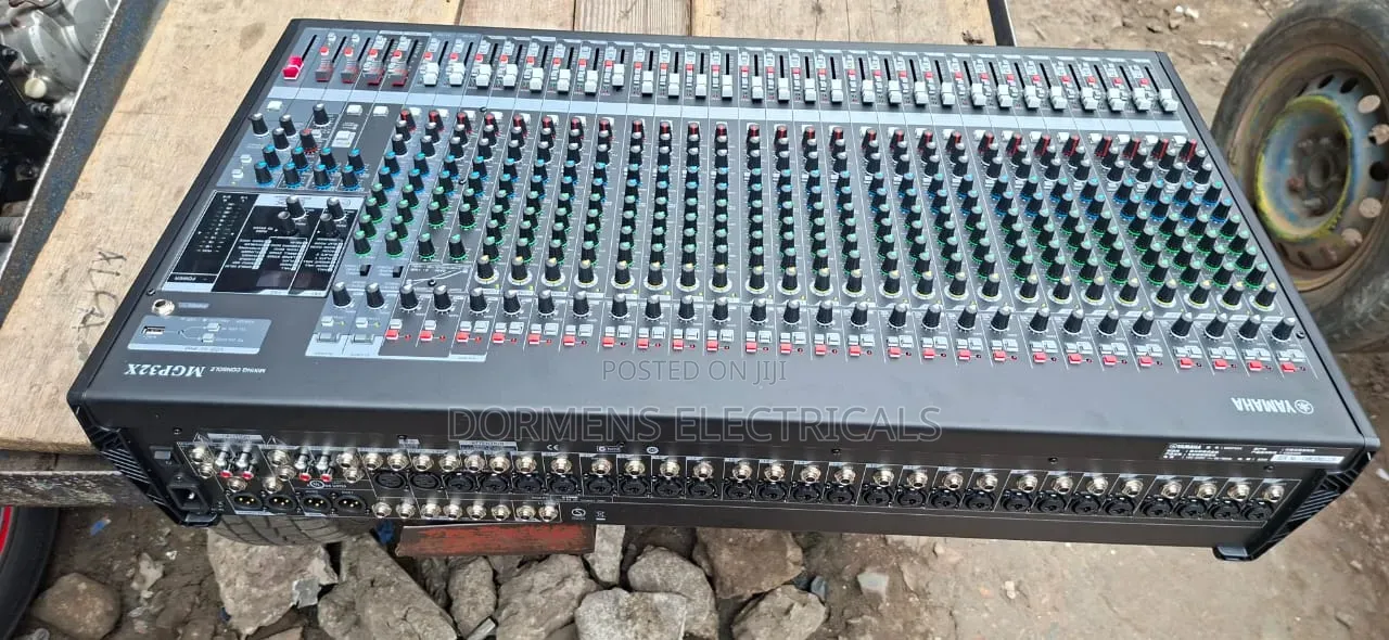 Yamaha (MGP32X) 32 Channel Mixer