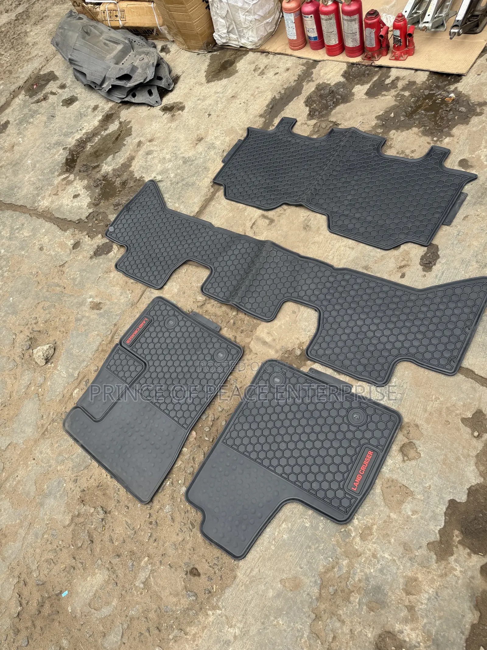 Toyota Land Cruiser 7 Seater Floor Mat or 7 Seater Car Floor Carpet