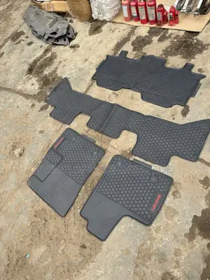 Toyota Land Cruiser 7 Seater Floor Mat or 7 Seater Car Floor Carpet