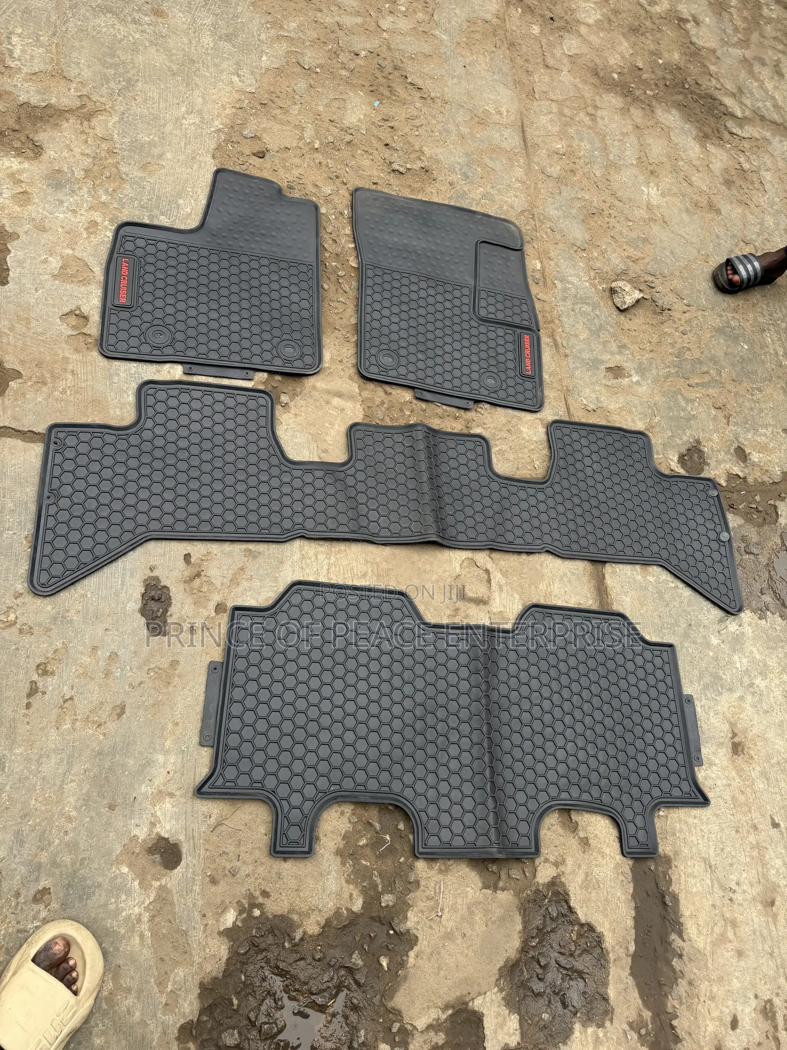Toyota Land Cruiser 7 Seater Floor Mat or 7 Seater Car Floor Carpet