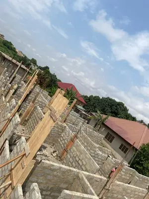 5bdrm Apartment in Penpaz Constructions, Danfa for sale