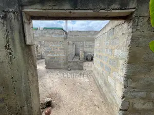 5bdrm Apartment in Penpaz Constructions, Danfa for sale