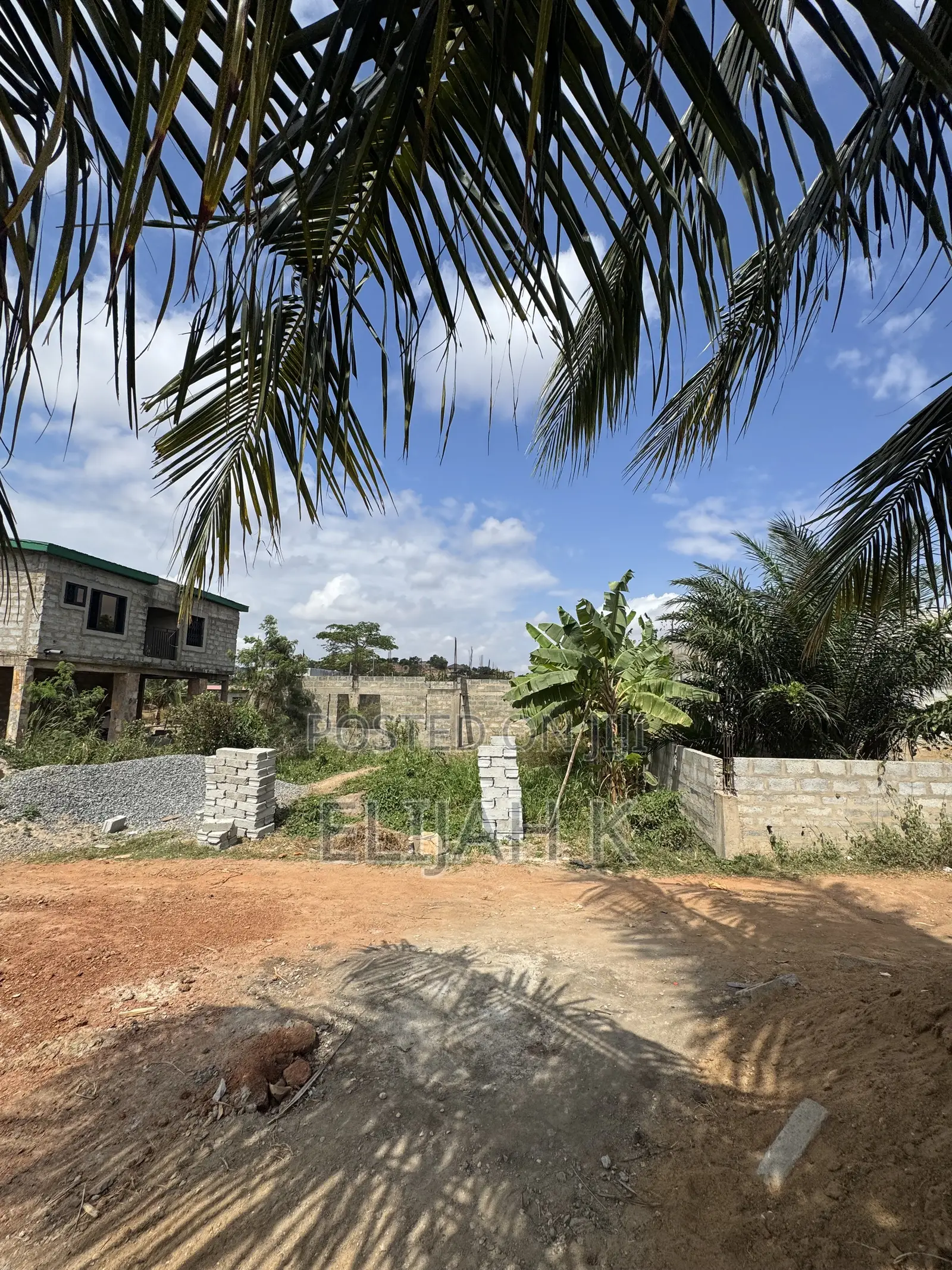 5bdrm Apartment in Penpaz Constructions, Danfa for sale
