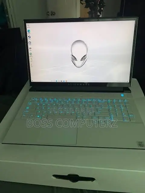 Laptop Alienware M17 R3 16GB Intel Core i7 SSD 1T