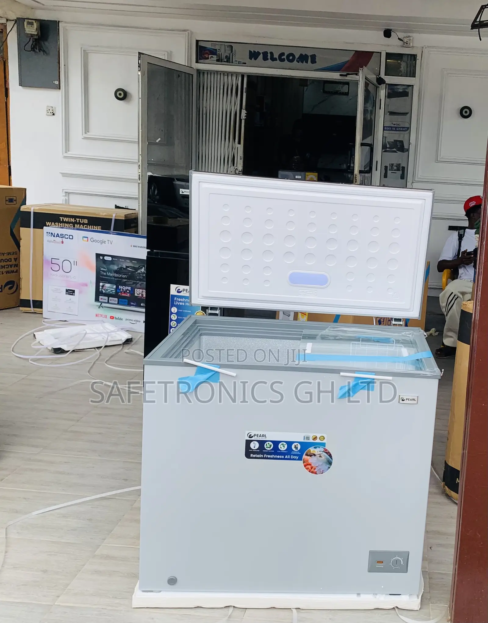 Get Great Price on Grey Singledoor Pearl 200 Liters Chestfreezer