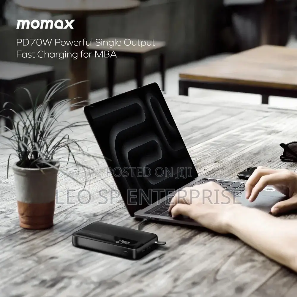 Momax Laptop Power Bank 70w