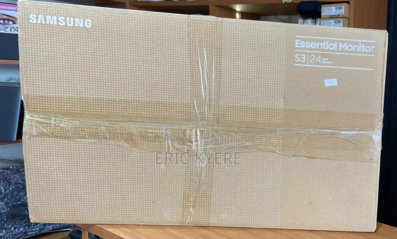 Samsung Essential Monitor S3 24" FHD