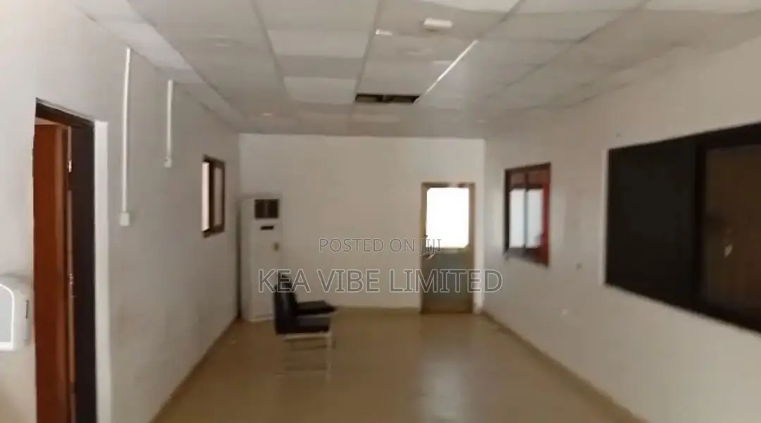 8bdrm House in Dzorwulu for rent