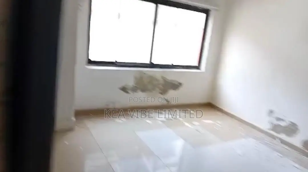 8bdrm House in Dzorwulu for rent