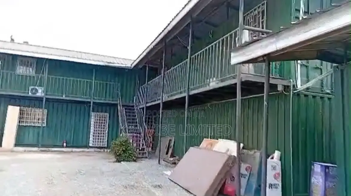 8bdrm House in Dzorwulu for rent
