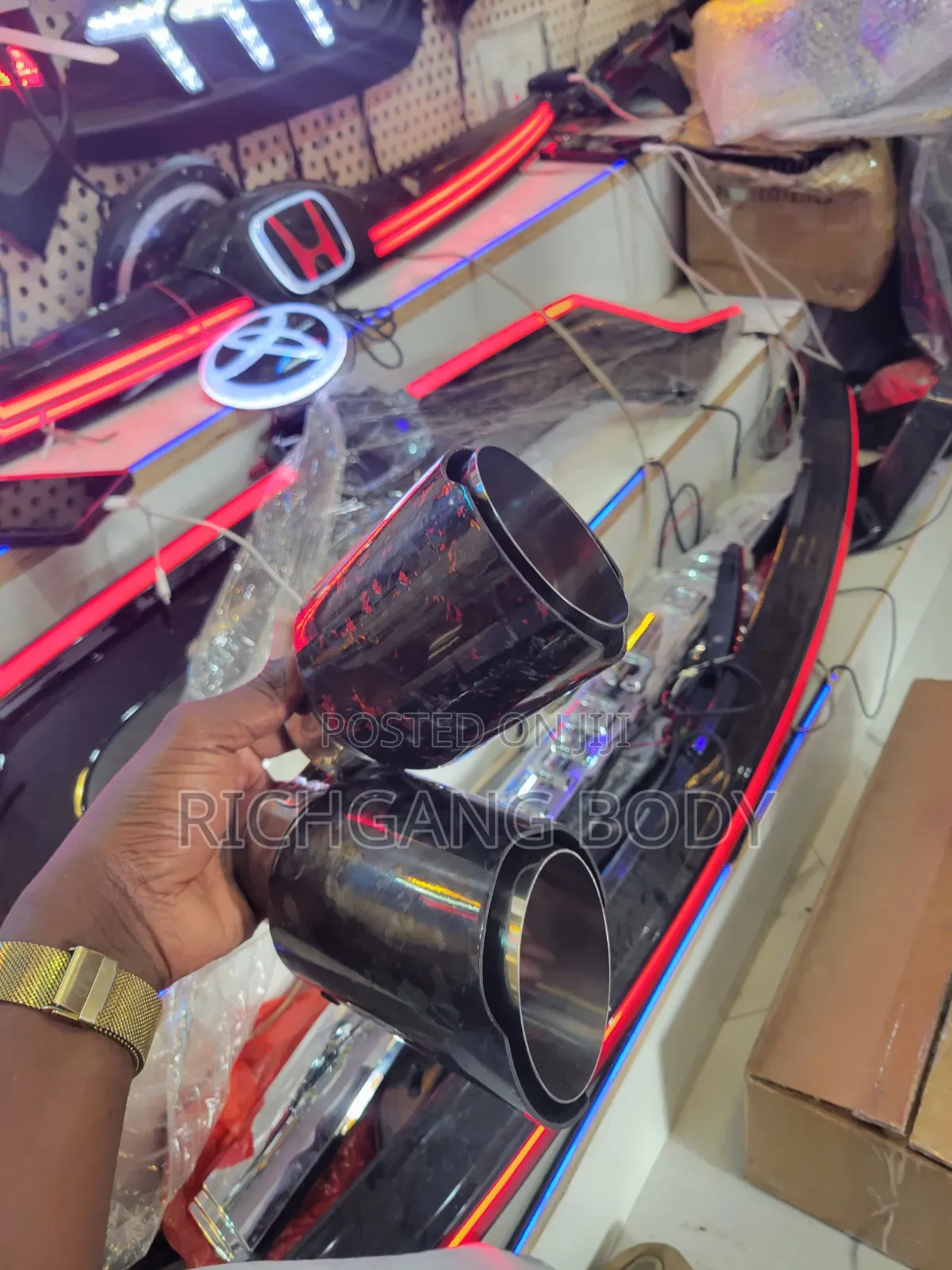 Normal Universal Exuss Mouth for All Cars.
