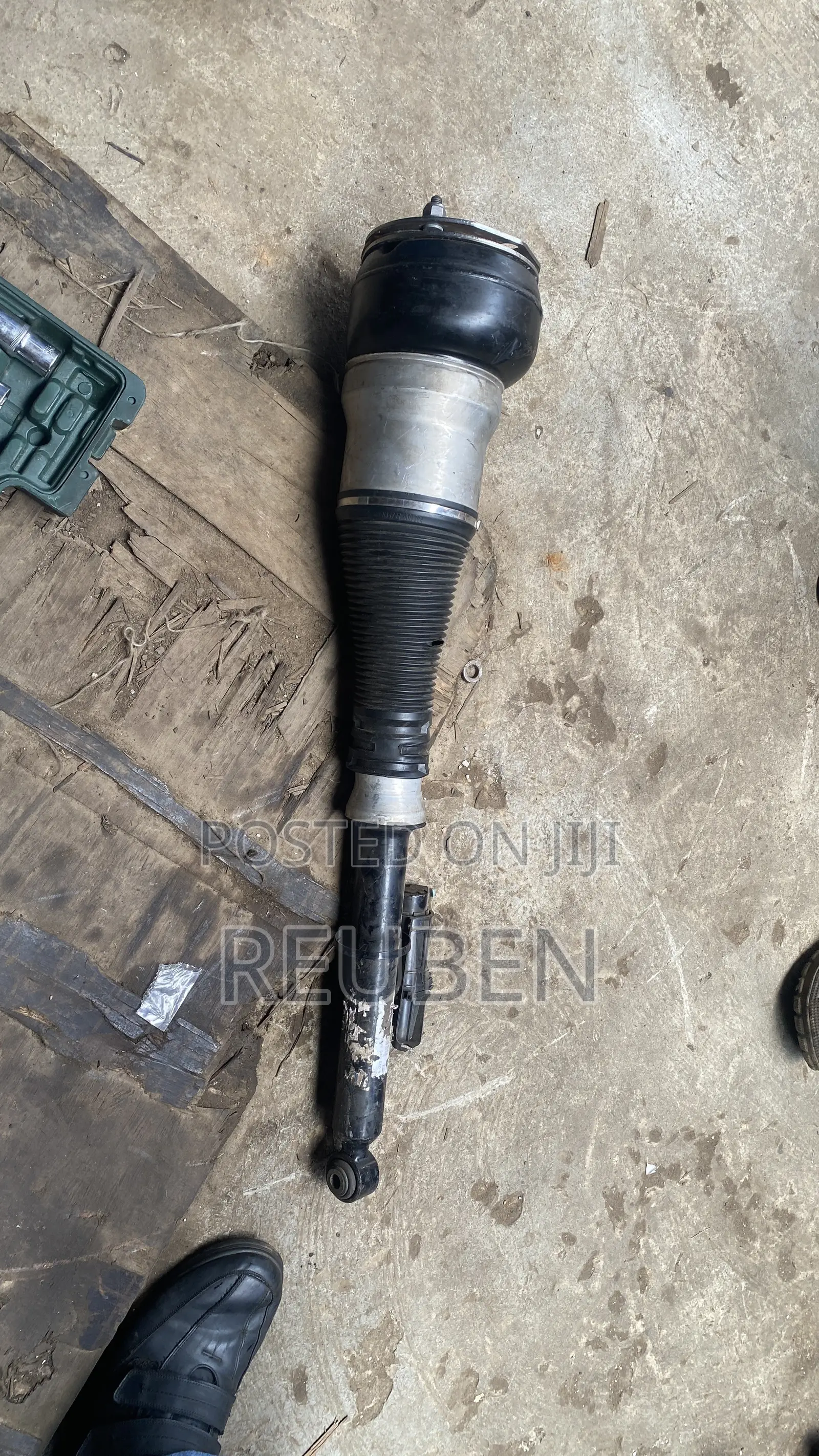 Mercedes Benz W221 Front Shocks