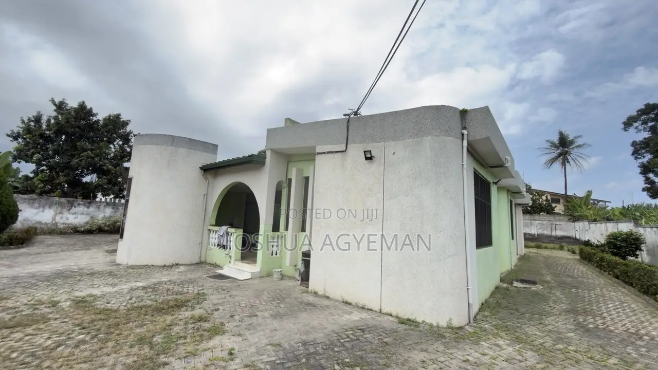5bdrm House in Takoradi for sale