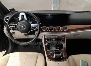 Mercedes-Benz E300 2019 Blue