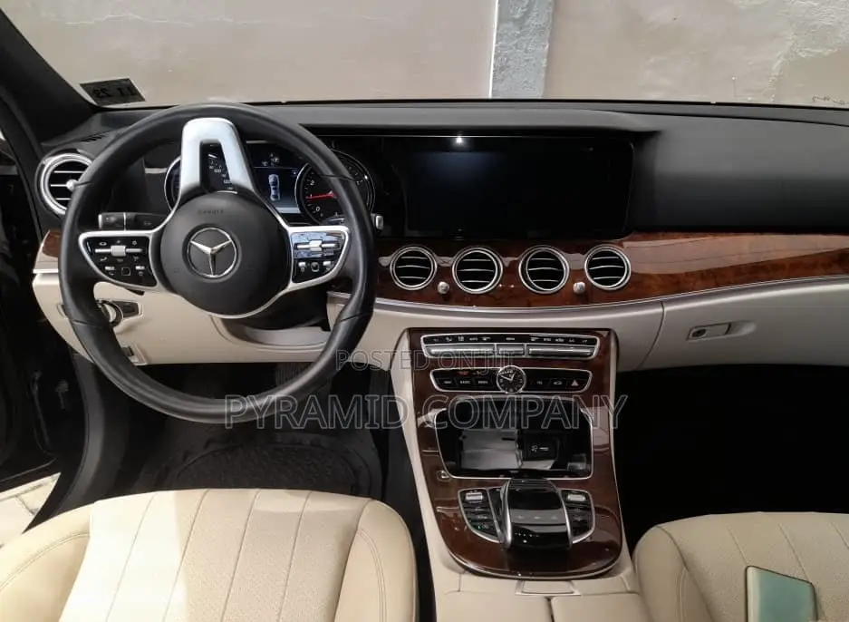 Mercedes-Benz E300 2019 Blue