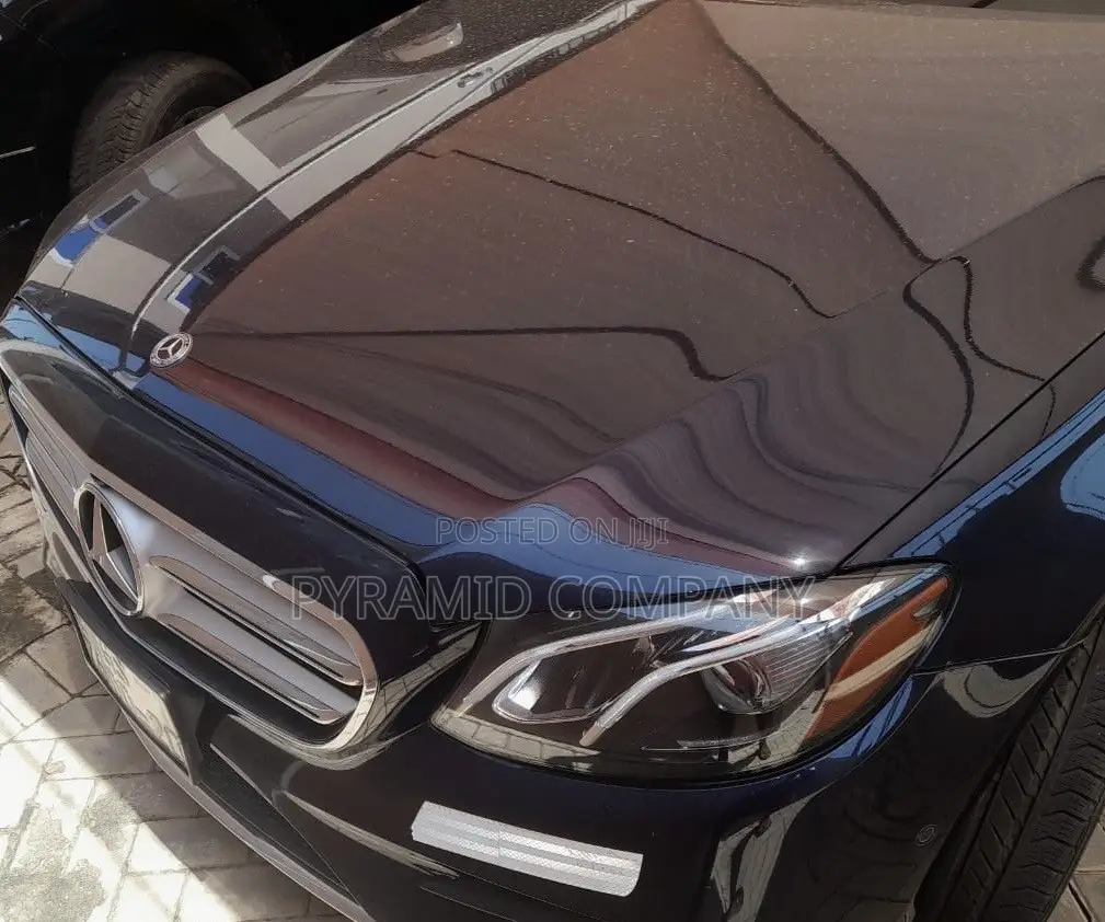 Mercedes-Benz E300 2019 Blue
