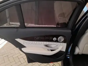 Mercedes-Benz E300 2019 Blue