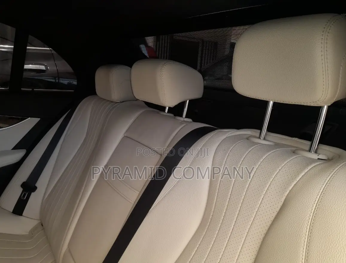Mercedes-Benz E300 2019 Blue