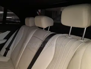 Mercedes-Benz E300 2019 Blue