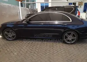Mercedes-Benz E300 2019 Blue