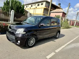 Toyota Sienta 2013 Purple