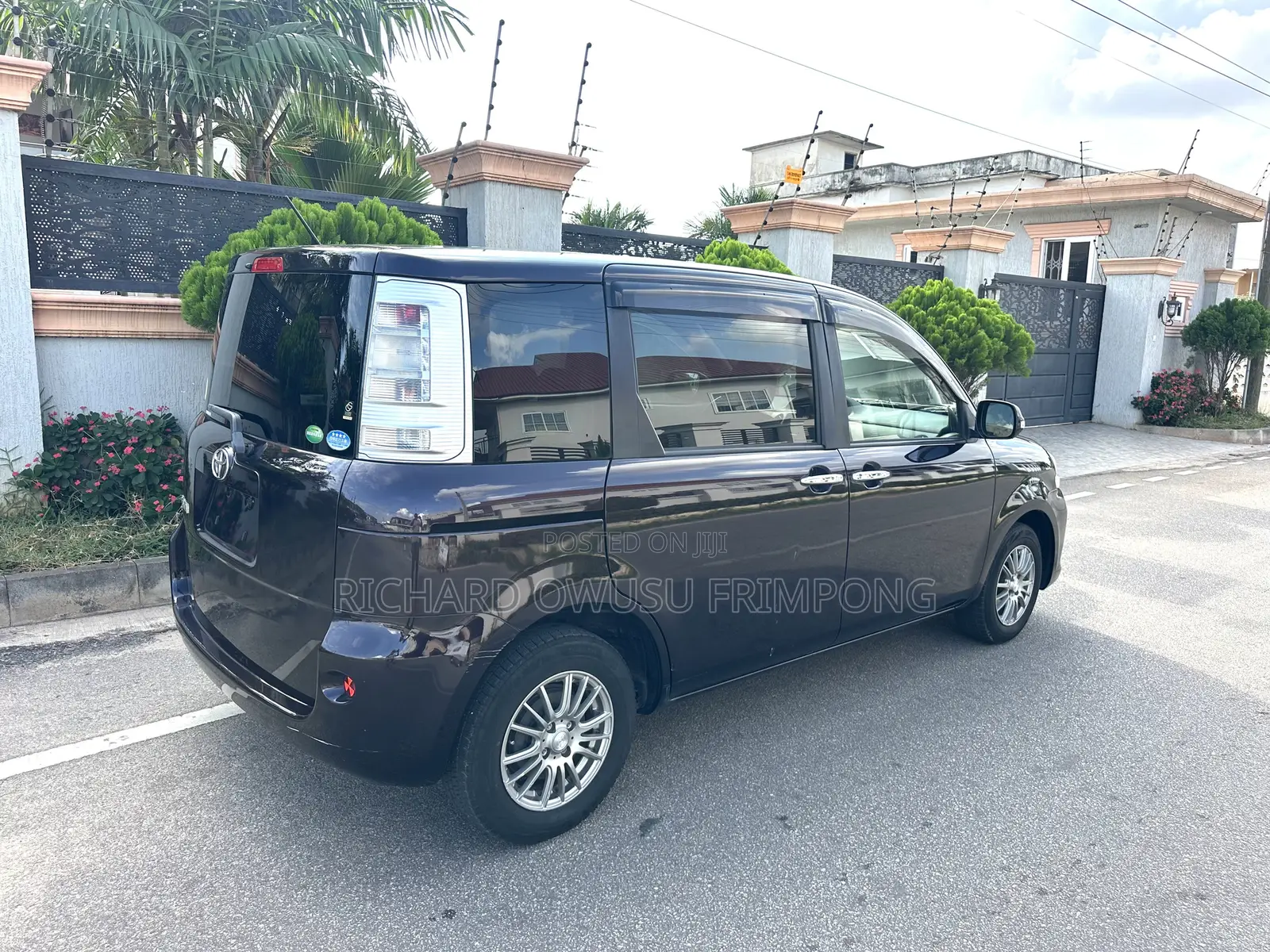 Toyota Sienta 2013 Purple