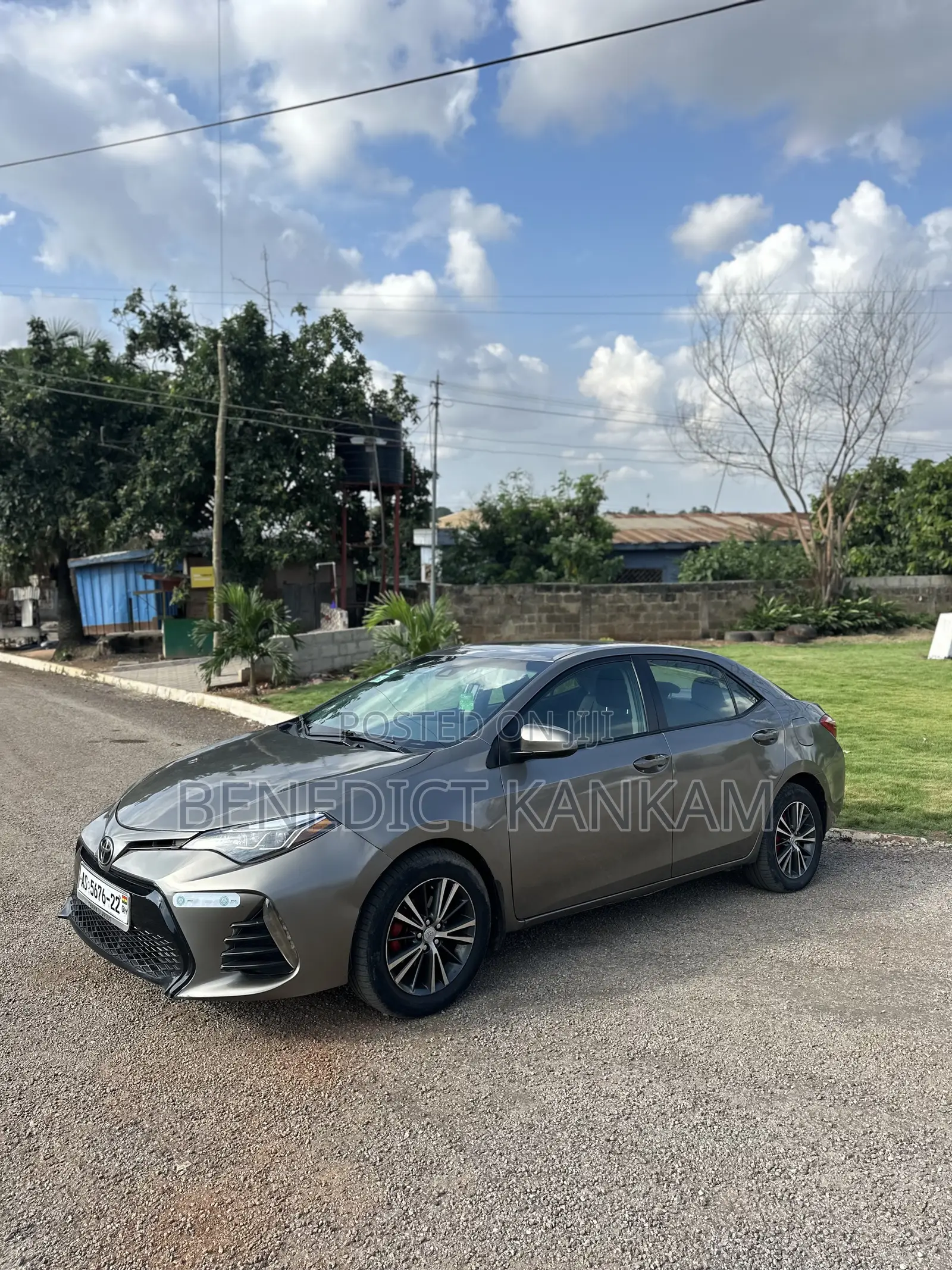 Toyota Corolla LE (1.8L 4cyl 2A) 2018 Gray