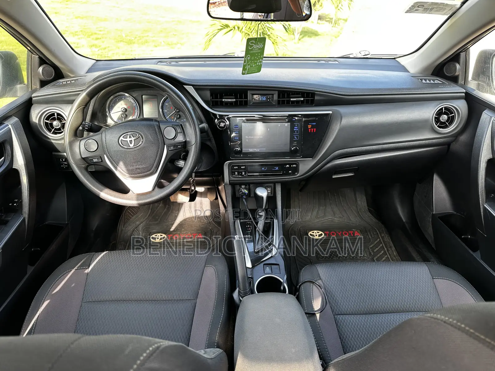 Toyota Corolla LE (1.8L 4cyl 2A) 2018 Gray