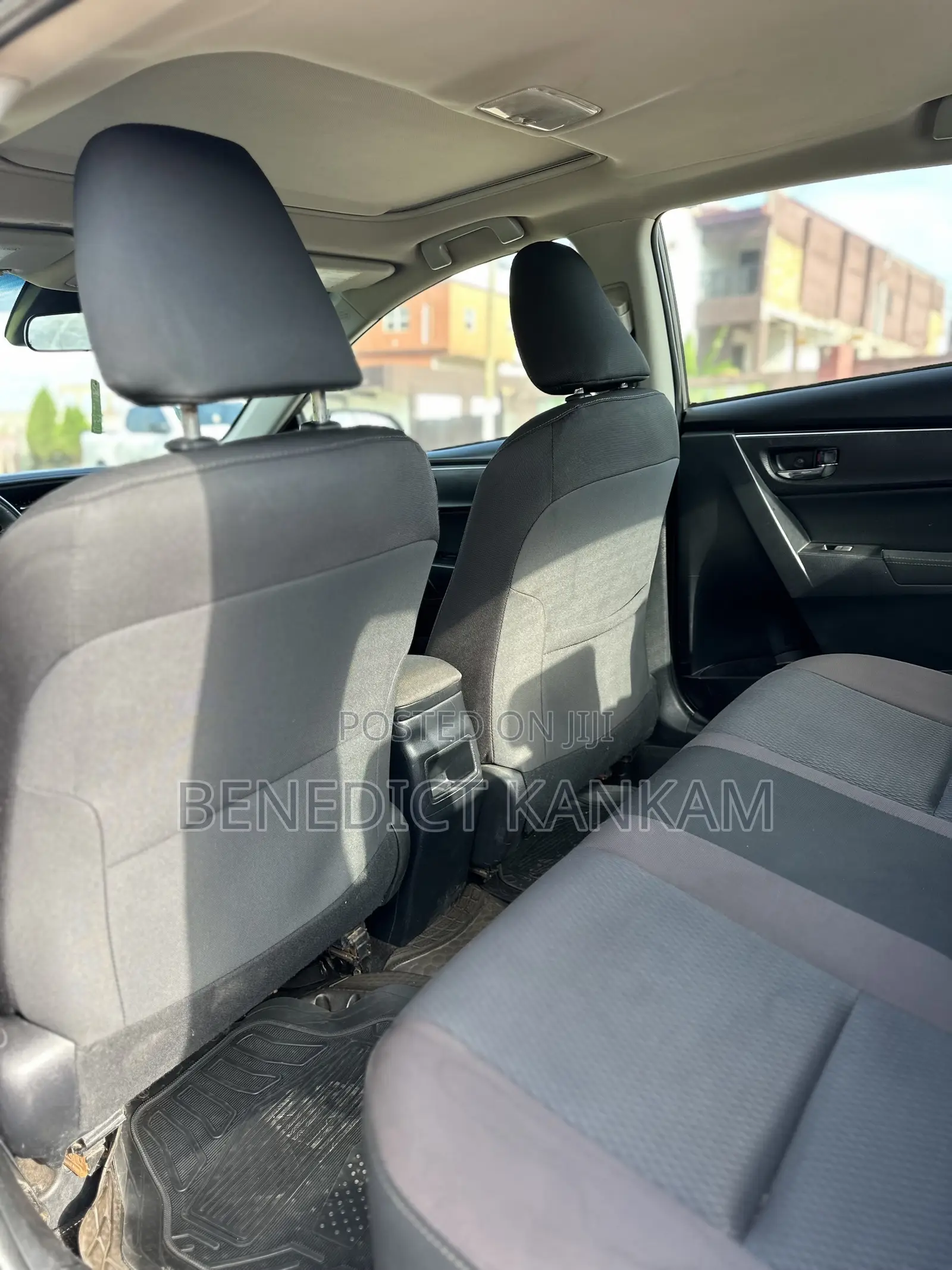 Toyota Corolla LE (1.8L 4cyl 2A) 2018 Gray