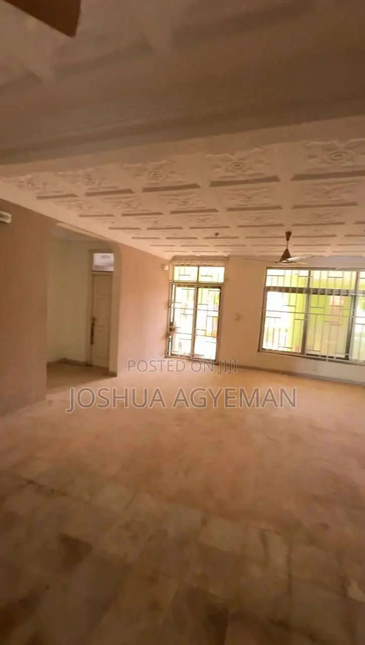 5bdrm House in Takoradi for sale