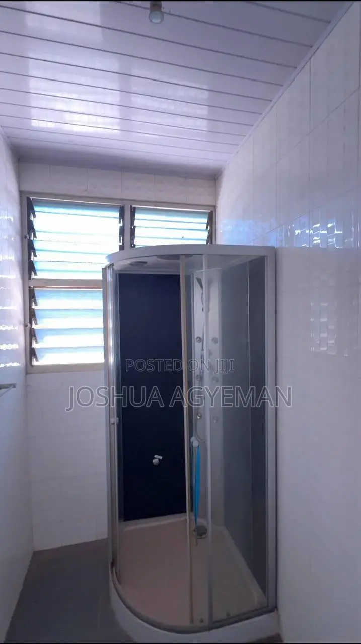 5bdrm House in Takoradi for sale