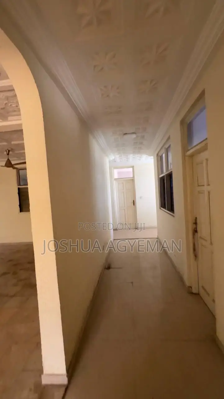5bdrm House in Takoradi for sale
