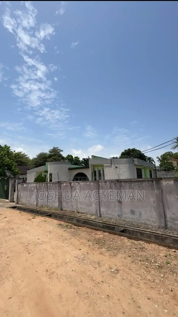 5bdrm House in Takoradi for sale