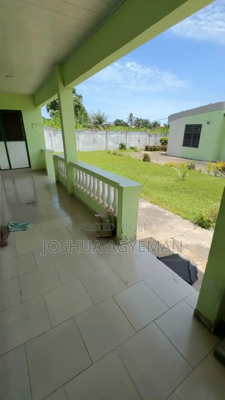 5bdrm House in Takoradi for sale