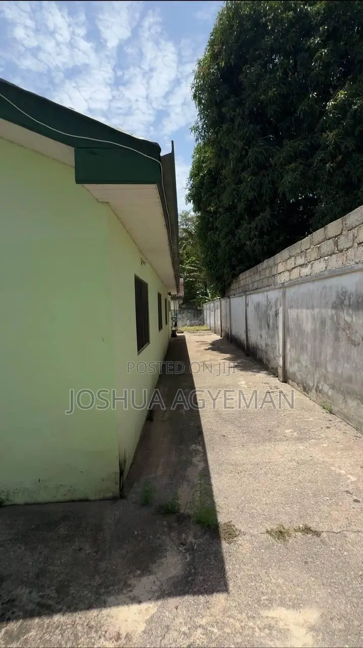 5bdrm House in Takoradi for sale