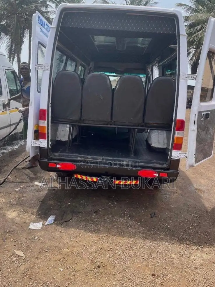 Mercedes-Benz Sprinter 2000 White