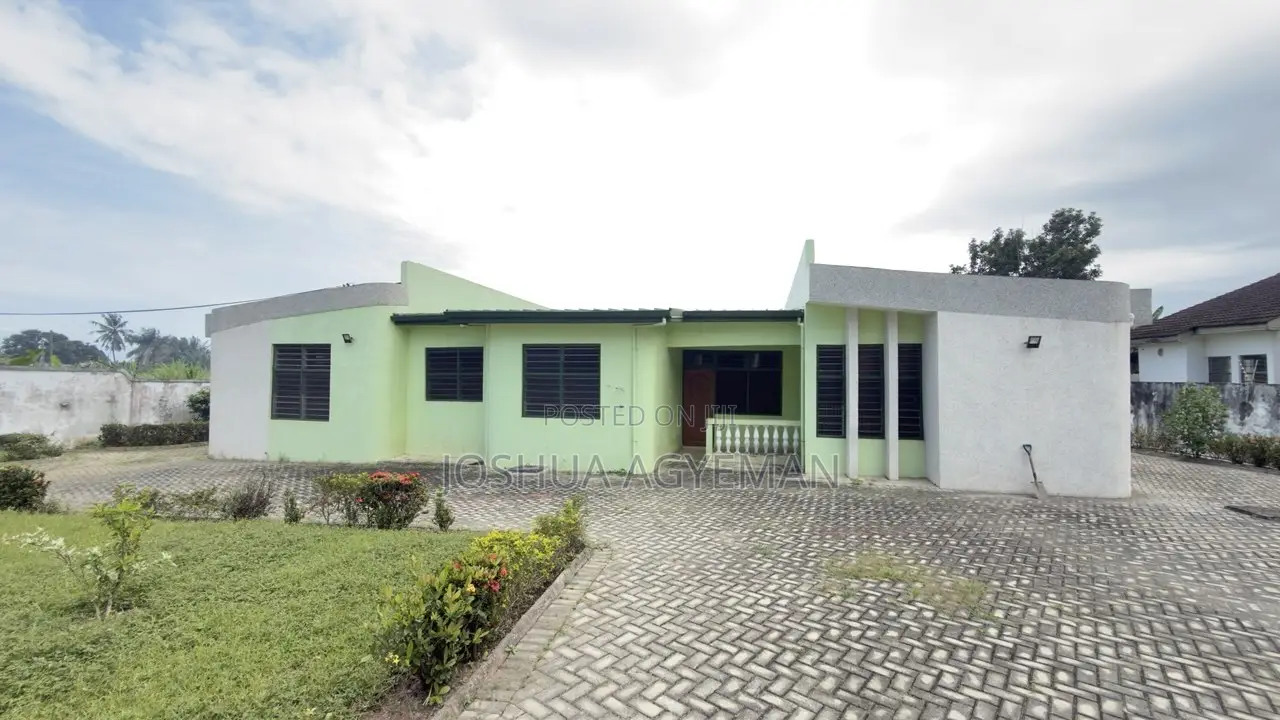5bdrm House in Takoradi for sale