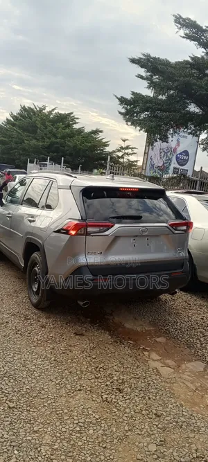 Toyota RAV4 2021 Silver