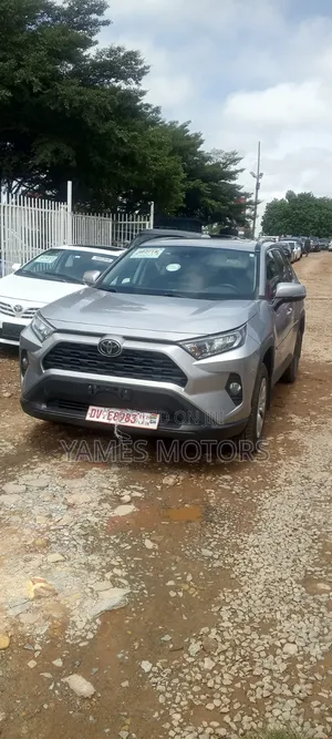 Toyota RAV4 2021 Silver