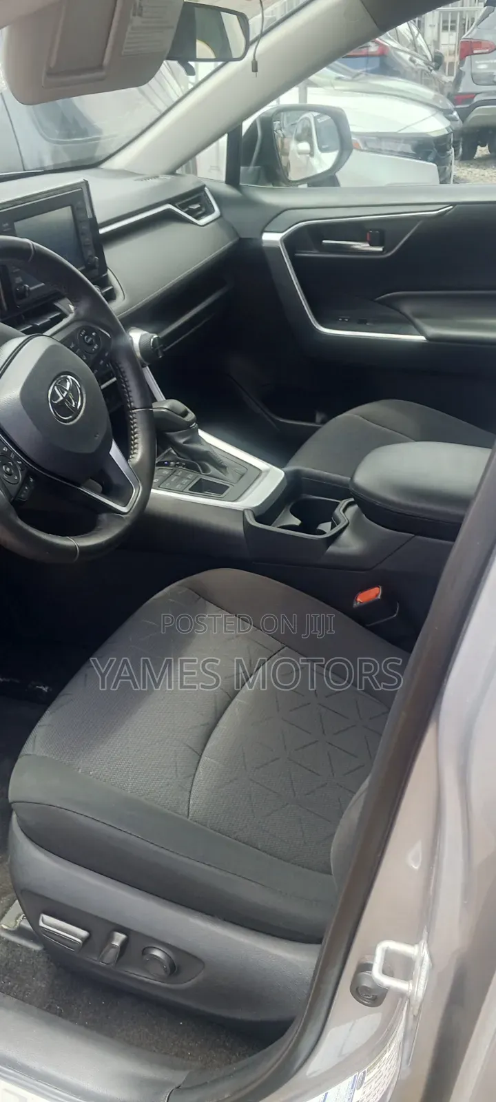 Toyota RAV4 2021 Silver