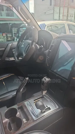 Mitsubishi Pajero 2011 Silver