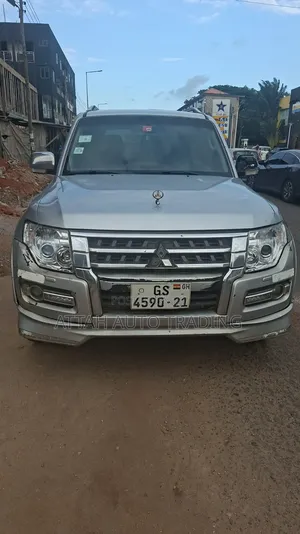 Mitsubishi Pajero 2011 Silver