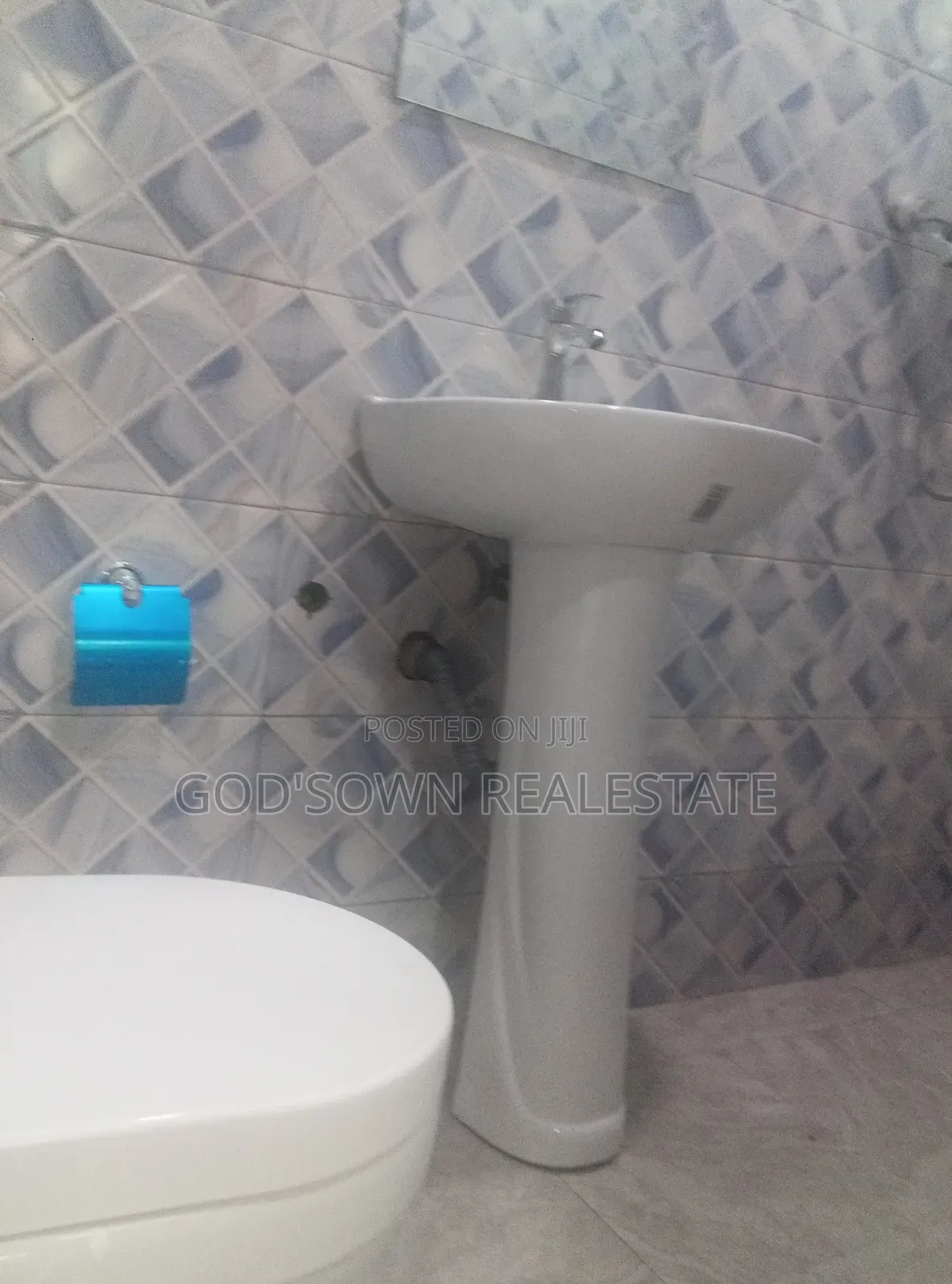 3bdrm Apartment in Gomoa East for rent