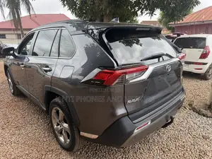Toyota RAV4 XLE Premium 2022 Gray