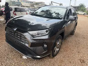 Toyota RAV4 XLE Premium 2022 Gray